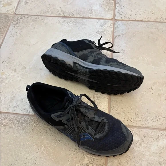 Saucony Men’s Running Shoes, size 11W - Picture 2 of 6